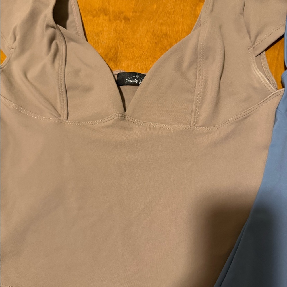 2 tops - Picture 5 of 6